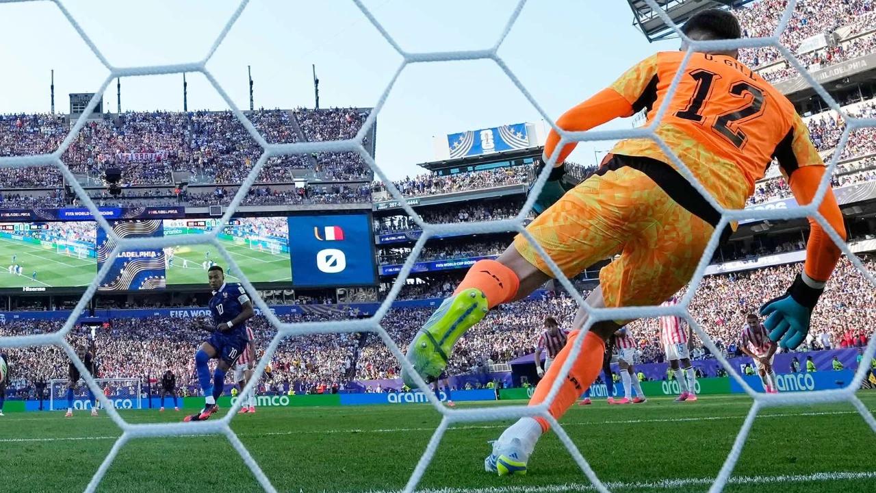FOTO: Prancis Melaju ke Perempat Final Usai Kalahkan Paraguay