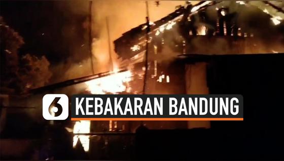 VIDEO: Korsleting Listrik Menghanguskan 10 Rumah di Komplek PJKA