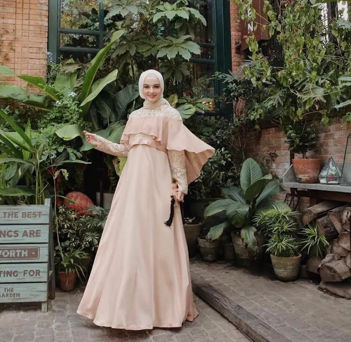 10 Inspirasi Model Gamis 2025 untuk Hijaber Gen-Z Modern Tampil Anggun dan Percaya Diri