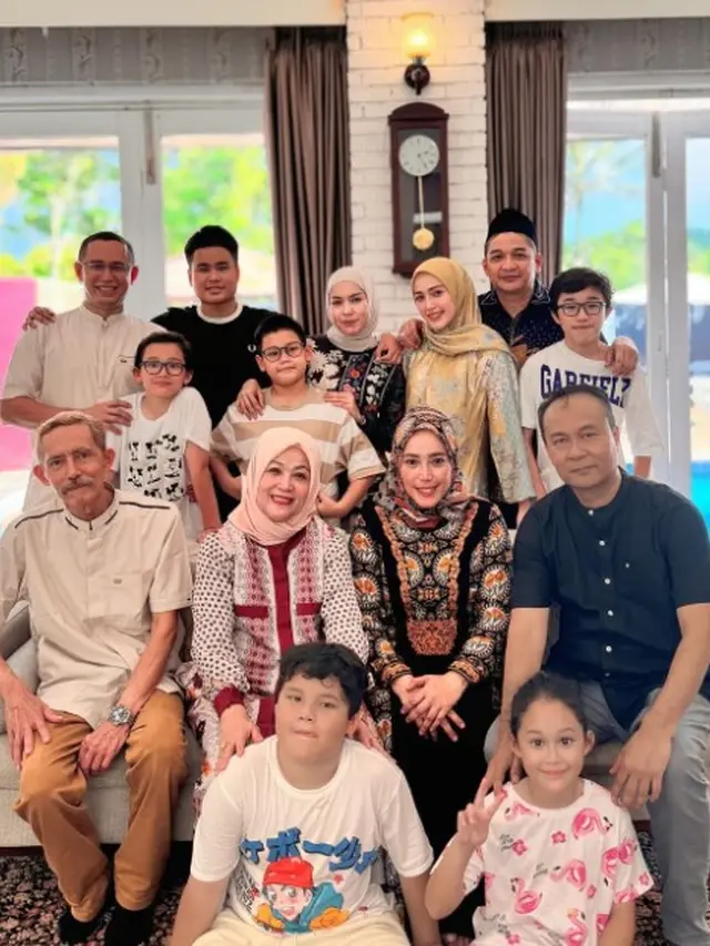 Pasha Ungu dan keluarga (Instagram/adelipapasha)