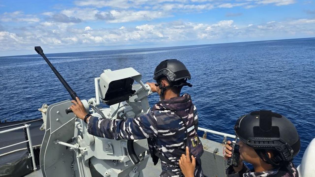 KRI Surik-645 Tuntaskan Latihan Penembakan Meriam, Perkuat Kesiapan Tempur TNI AL