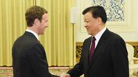 CEO Facebook Mark Zuckerberg bertemu dengan Kepala Propaganda Tiongkok Liu Yunshan (Sumber: The Guardian).