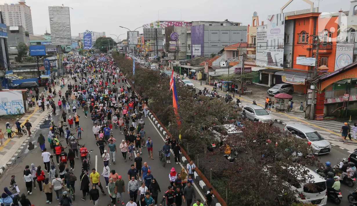 Menyambut gelaran Hari Bebas Kendaraan Bermotor atau Car Free Day (CFD) kota Depok, ribuan warga antusias memadati Jalan Margonda, sejak Minggu (4/5/2025) pagi. (Liputan6.com/Herman Zakharia)
