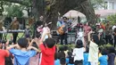 Penyanyi Glenn Fredly saat menghibur anak-anak di Halaman Istana Negara, Jakarta, Jumat (20/7). Presiden Jokowi dan Ibu Negara iriana menagajak anak anak tersebut bermain, berdendang, dan berimajinasi. (Liputan6.com/Angga Yuniar)