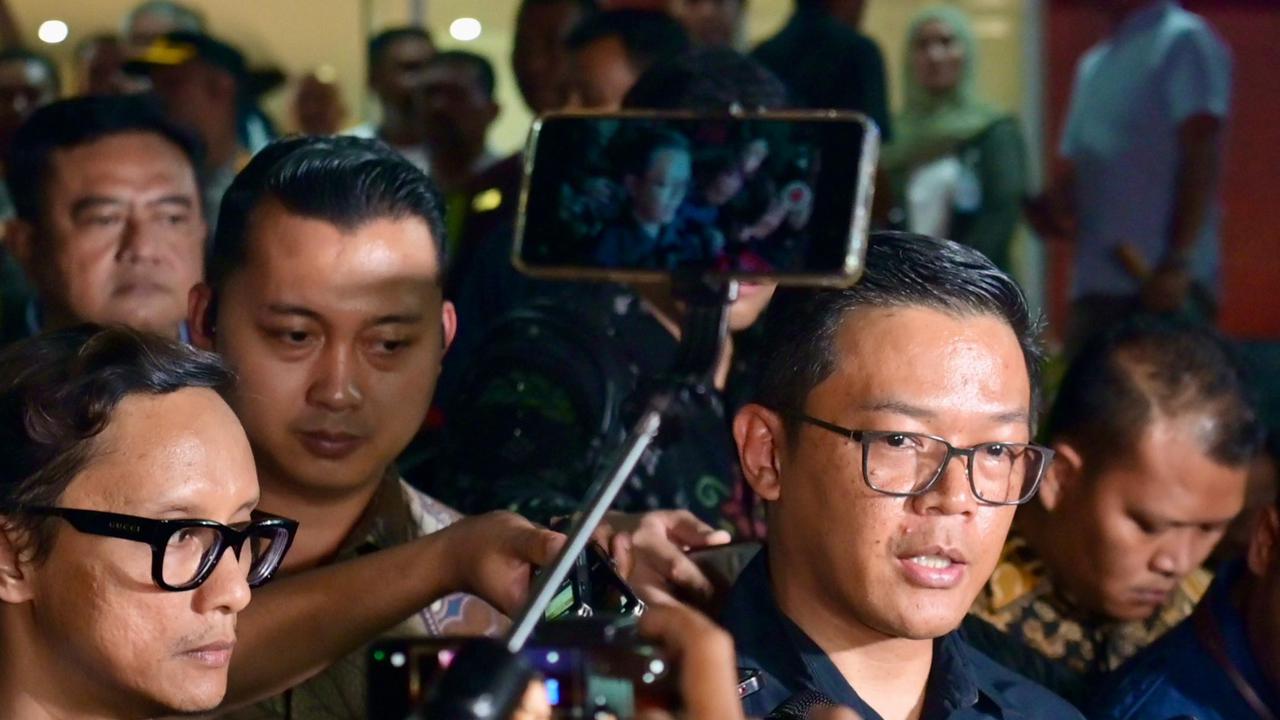 Momen Haru Menlu Sugiono Jemput Jenazah Zetro Leonardo Purba Diplomat Ditembak di Peru: Kami akan Teruskan Perjuanganmu