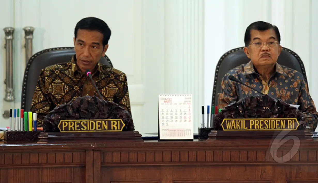 Presiden Joko Widodo dan Wakil Presiden Jusuf Kalla menggelar Sidang Kabinet Paripurna bersama para menteri di Kantor Presiden, Istana Kepresidenan, Jakarta, Rabu (4/2/2015). (Liputan6.com/Faizal Fanani)