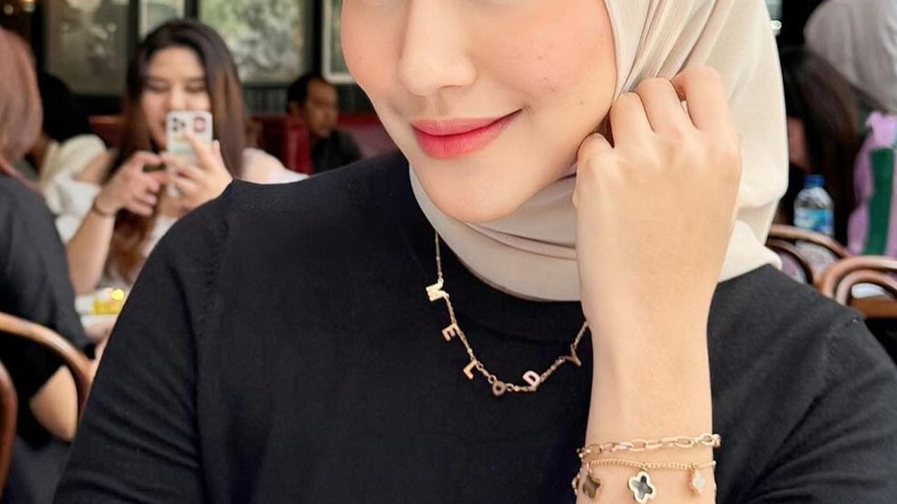 Di samping itu, kesuksesannya di dunia hiburan membawanya ke rumah baru yang mewah dengan berbagai fasilitas lengkap.<br>