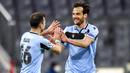Pemain Lazio, Marco Paroloi, melakukan selebrasi usai mencetak gol ke gawang Bayern Munchen pada laga Liga Champions di Allianz Arena, Kamis (18/3/2021). Bayern Munchen menang dengan skor 2-1. (AP Photo/Matthias Schrader)