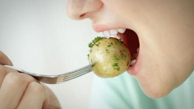 Ilustrasi Mengunyah Makanan 1 (Liputan6.com/M.Iqbal)