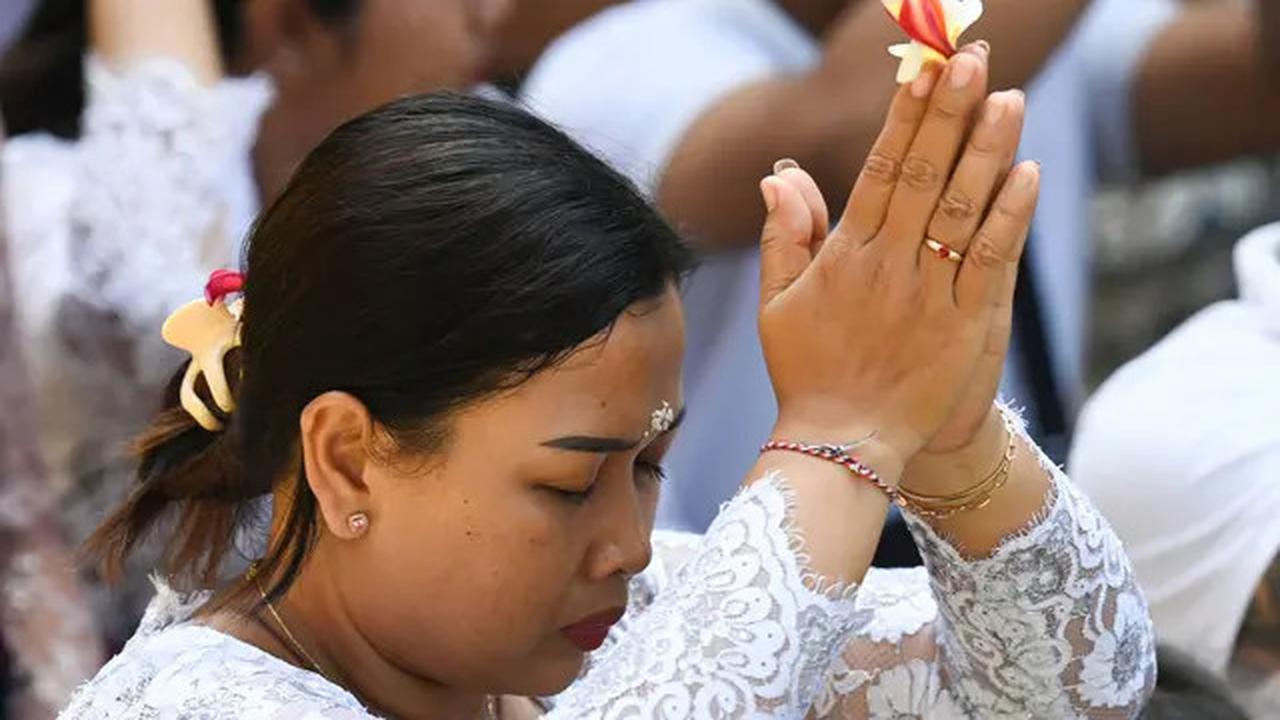 Berlangsung Khusyuk, Masyarakat Hindu Bali Peringati Hari Raya Galungan
