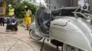 Motor vespa saat uji emisi kendaraan di Laboratorium Tanah dan Jalan Dinas Bina Marga, Jakarta Timur, Rabu (17/11/2021). Uji emisi diselenggarakan Dinas Lingkungan Hidup DKI Jakarta. (merdeka.com/Imam Buhori)