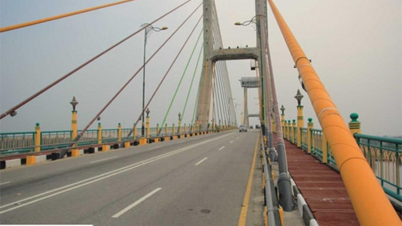 Pesona kemegahan Jembatan Siak membentang di atas 'Sungai Pejantan'