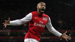 2. Thierry Henry (Arsenal) - Thierry Henry adalah legenda Arsenal dan juga pemegang top skor klub sepanjang masa. Henry tercatat menyumbangkan 229 gol dalam 376 penampilan bersama Arsenal. (AFP/Ian Kington)