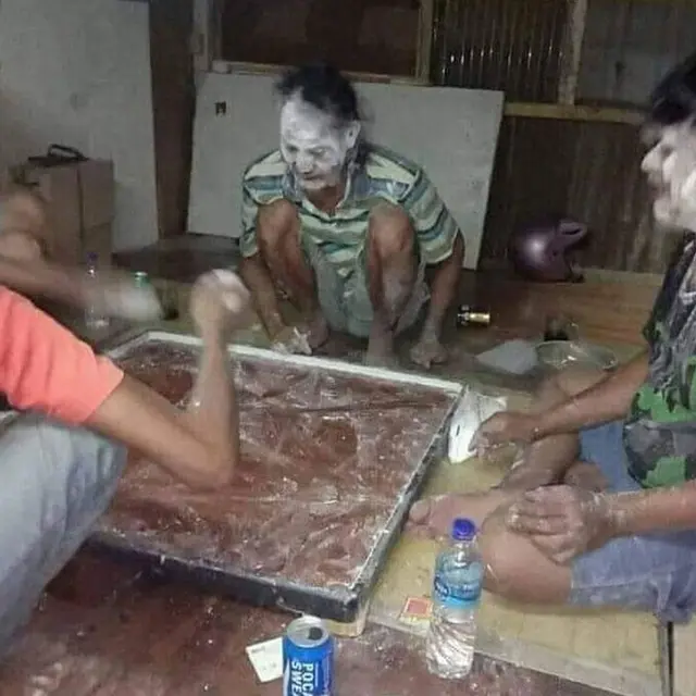 7 Kelakuan Nyeleneh Bapak-Bapak Kalau Nongkrong Bareng Ini Kocak