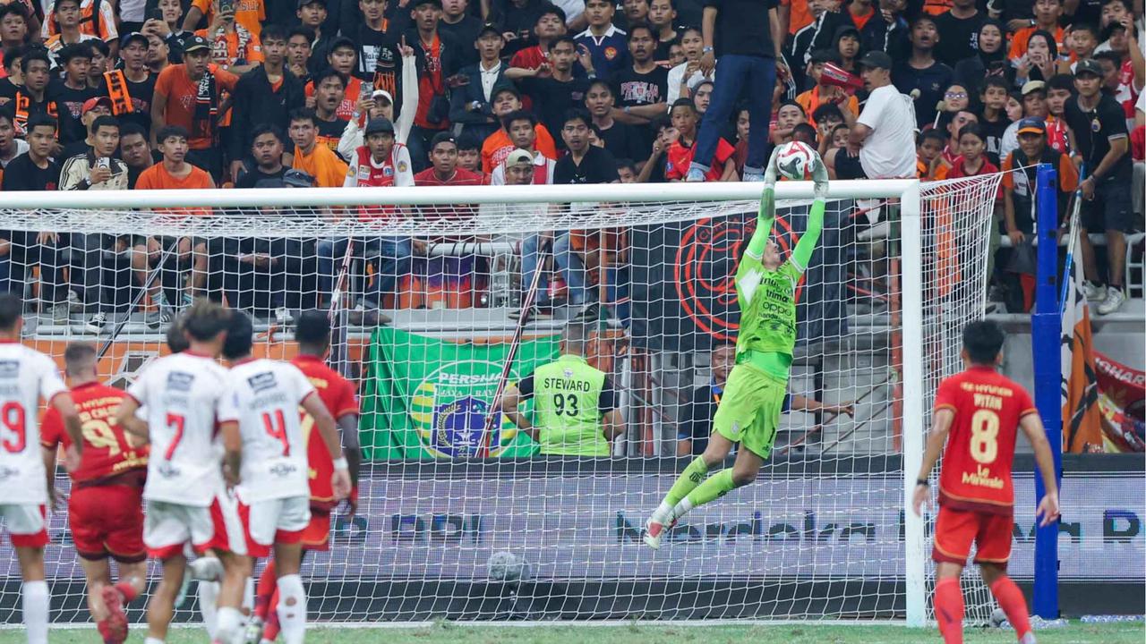 FOTO: Bali United Curi Poin di JIS, Persija Harus Puas dengan Hasil Seri