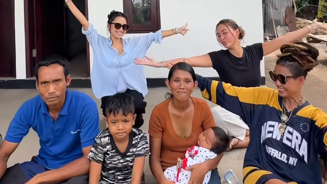 Heboh Biaya Endorse Selangit, Intip Potret Aksi Mulia Jennifer Coppen Renovasi Rumah Tak Mampu