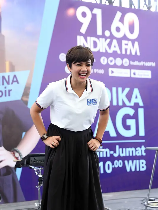 "Kayak balik ke rumah mantan, tapi mantan profesi. Karena udah 15 tahun ya," kata Nirina Zubir saat ditemui dalam acara Bakti Sosial Kemerdekaan Indika Pagi, Mitra Terrace, Jakarta Selatan, Senin (15/8). (Nurwahyunan/Bintang.com)