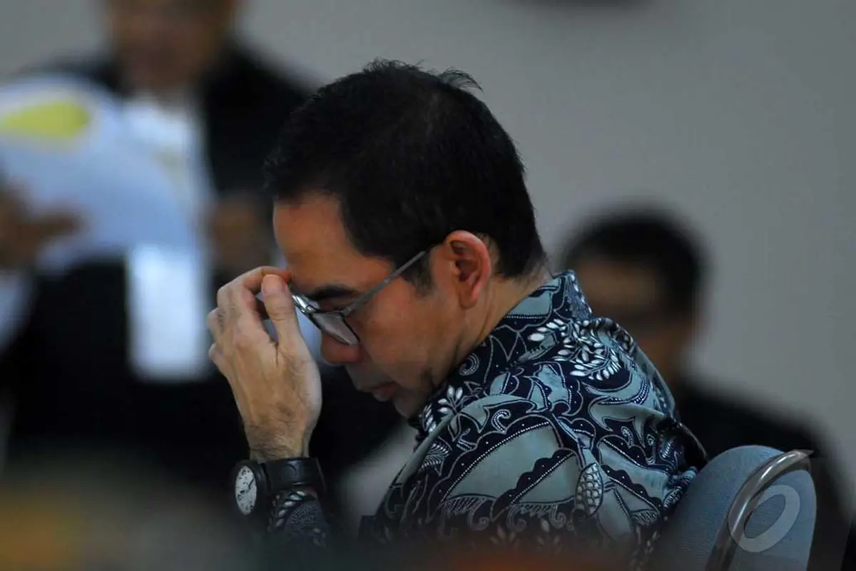 Airin Saksikan Wawan Menangis di Persidangan