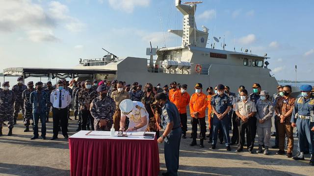 Serah Terima ABK KM Bandar Nelayan 188