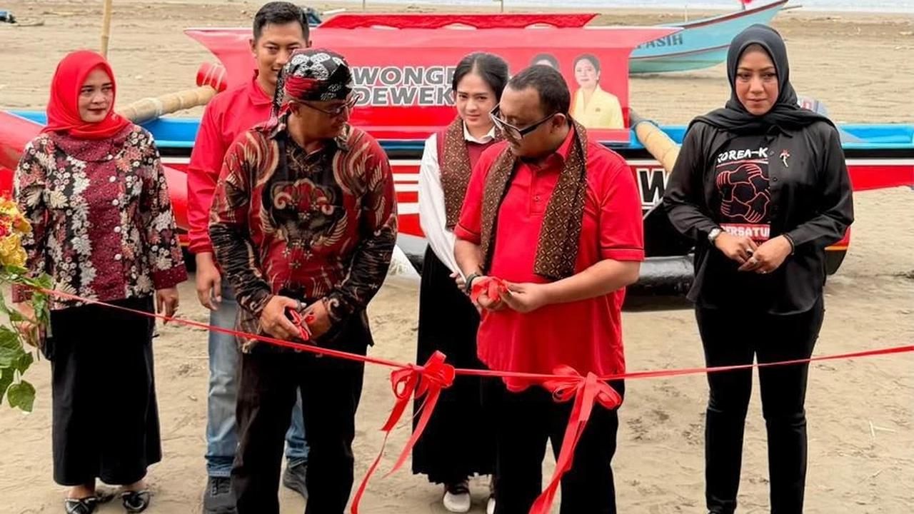 Anggota DPR RI Kaisar Beri Bantuan Kapal Untuk Generasi Muda Cilacap