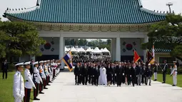 Memorial Day atau Hari Peringatan diperingati setiap tanggal 6 Juni di Korea Selatan. Hari ini dimaksudkan untuk menghormati para prajurit yang gugur dalam Perang Korea. (KIM HONG-JI/POOL/AFP)