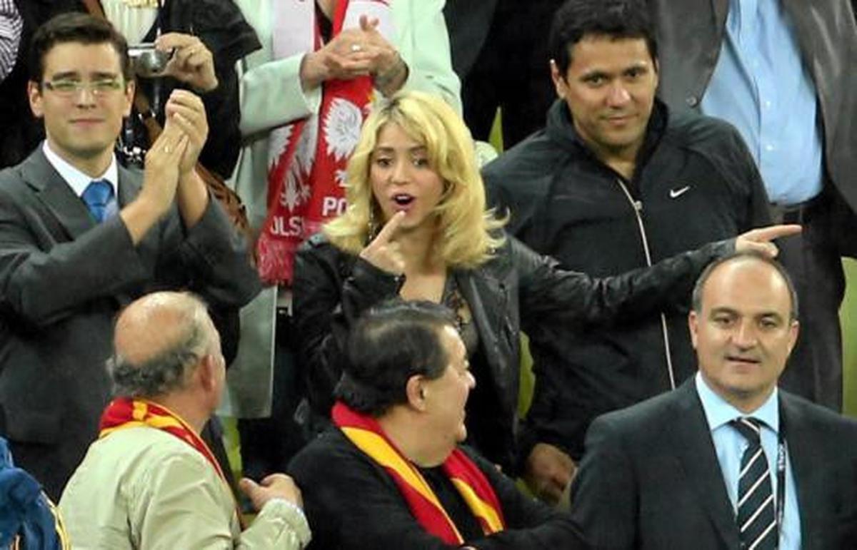 Shakira di tribun Piala Eropa 