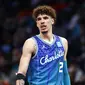 Point guard Charlotte Hornets LaMelo Ball saat beraksi di laga NBA (AFP)