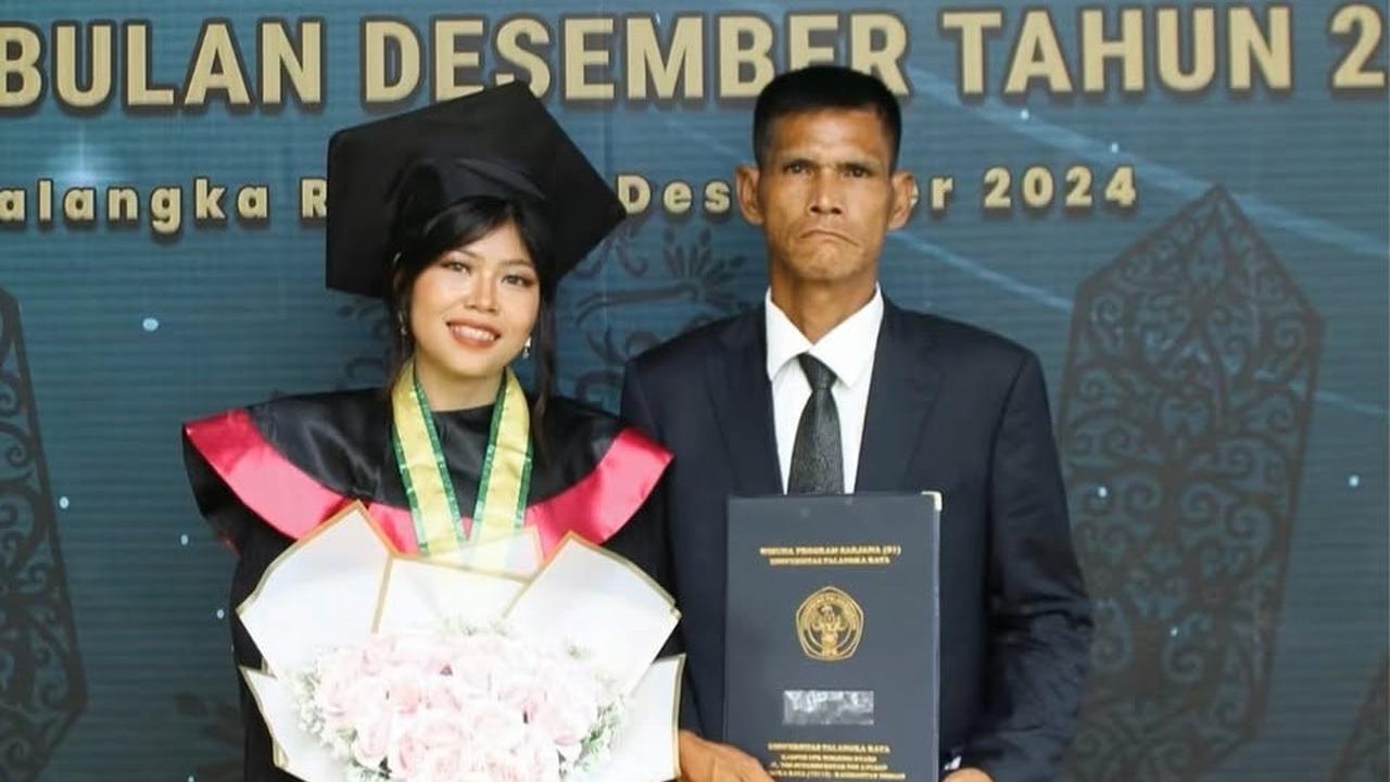 Perjuangan Seorang Ayah Jualan Tas Keliling Demi Sekolahkan Putrinya Jadi Sarjana, Kisah Hidupnya Bikin Haru
