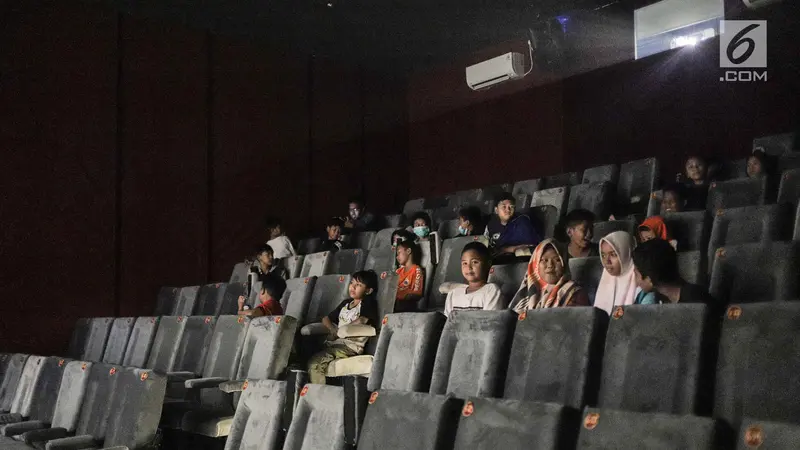 Melihat Bioskop Rakyat Di Teluk Gong