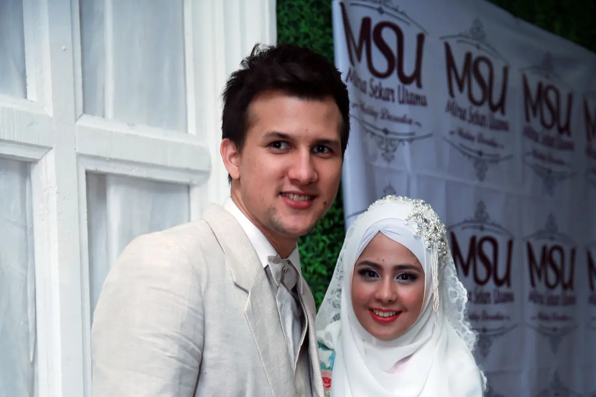 [Bintang] Risty Tagor dan Stuart Coollin