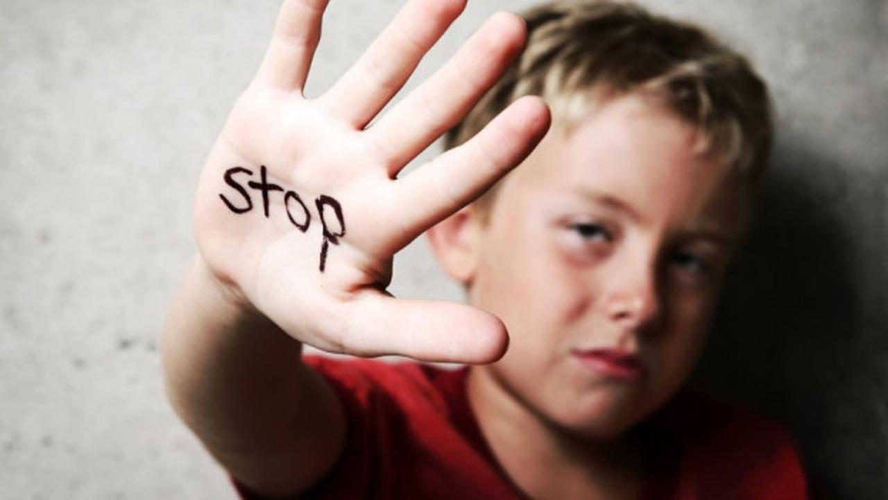 [Bintang] Tak Hanya Disuruh Ngemis, 4 Bocah Ini Juga Dirantai Orangtuanya