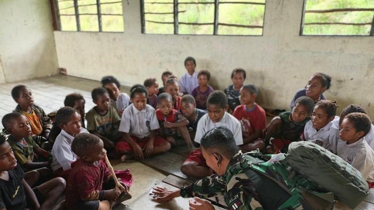 Dedikasi Prajurit TNI Mengajar di Puncak Jaya, Wujudkan Asa Pendidikan di Papua Tengah