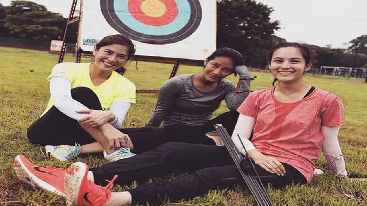 Kerenya Tara Basro Saat Latihan Memanah