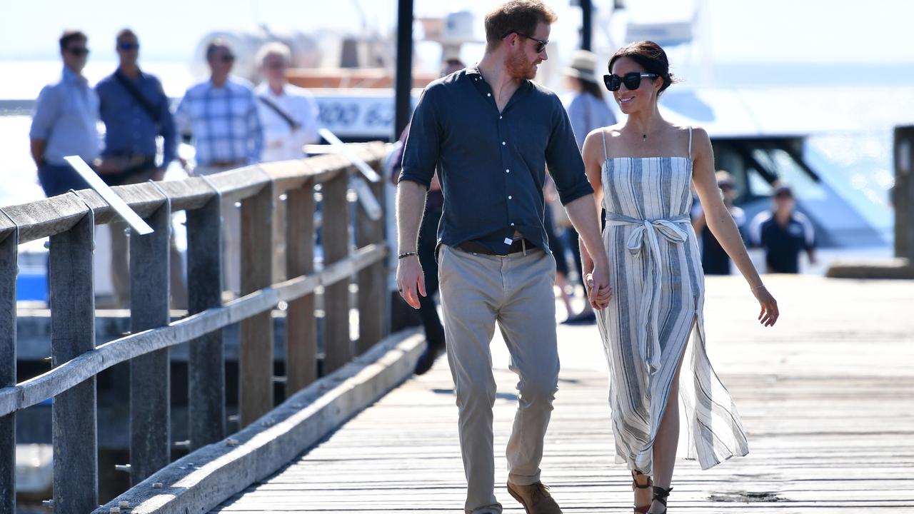 Tampil Santai, Intip Harga Dress Meghan Markle Saat di Pulau Fraser