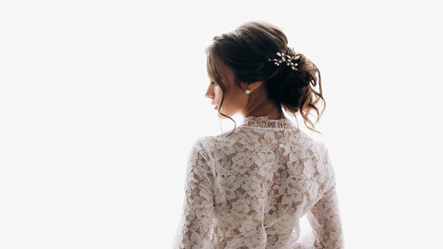 Ilustrasi memakai gaun pengantin