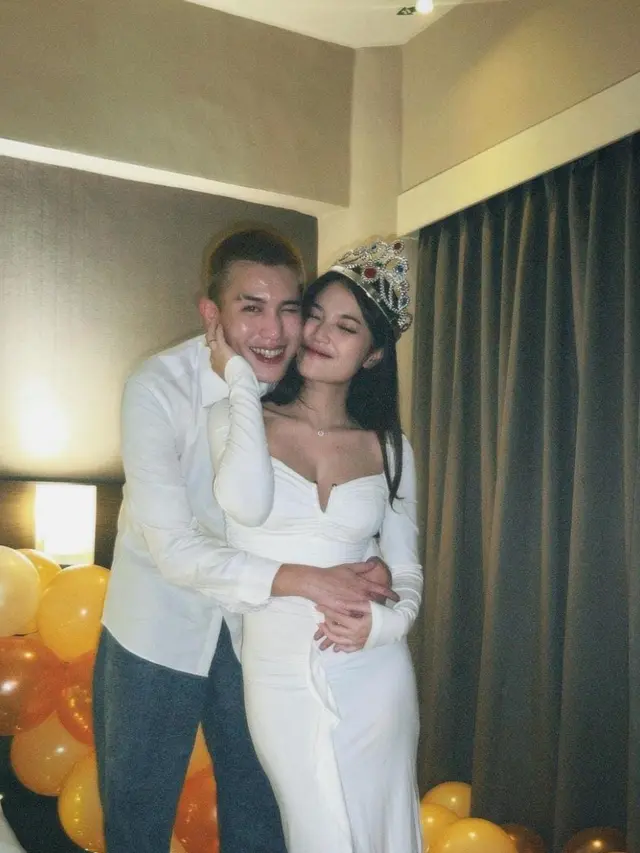 Julian Jacob lamar kekasih baru