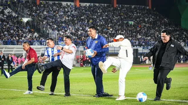 Menteri Dalam Negeri (Mendagri) Muhammad Tito Karnavian menghadiri pembukaan Piala Presiden 2026 di Stadion Si Jalak Harupat, Kabupaten Bandung, Jawa Barat, Sabtu (25/7/2026) (ketiga dari kiri) (Istimewa)