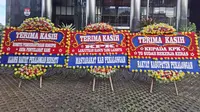 Karangan Bunga dari Warga Pekalongan Mejeng di KPK Usai Penangkapan Bupati Fadia Arafiq
