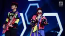 Band Nev+ tampil menghibur penonton dalam Konser 100 Hari Menuju Asian Games 2018 di Studio 6 Emtek, Jakarta, Kamis (10/5). Dalam penampilannya mereka membawakan lagu berjudul 'Laskar Pelangi'. (Liputan6.com/Faizal Fanani)