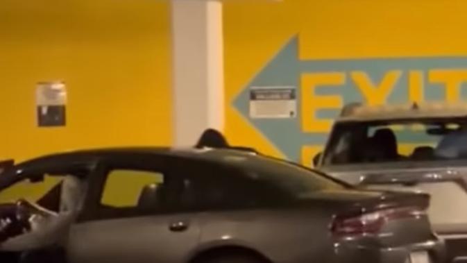 <p>Video viral perampokan mobil WNI di luar negeri.</p>