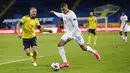 Penyerang Prancis, Kylian Mbappe, mencetak gol ke gawang Swedia pada laga UEFA Nations League di Friends Arena, Minggu (6/9/2020). Prancis menang 1-0 atas Swedia. (Christine Olsson/TT via AP)