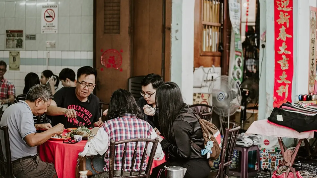 Mengintip kelezatan Yusheng, salah satu makanan khas yang selalu dihidangkan di Tahun Baru Imlek.