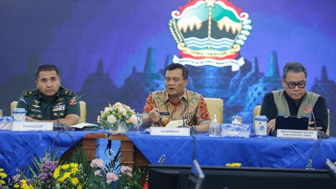 Gubernur Jateng Ahmad Luthfi Minta Bupati/Wali Kota Tingkatkan Kesiapsiagaan Bencana Jawa Tengah Hadapi Puncak Musim Hujan