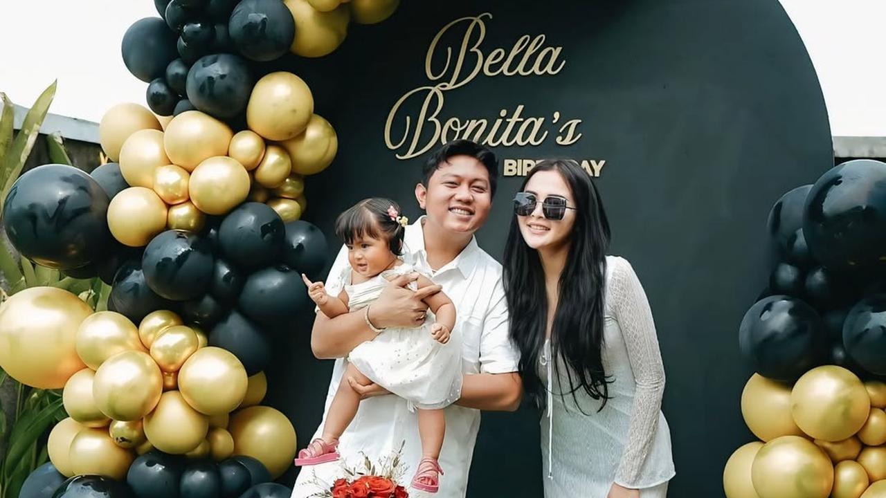 Potret Denny Caknan Rayakan Ulang Tahun Bella Bonita, Beri Doa Penuh Cinta