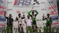 Ahmad Yudhistira memenangi balapan kedua Indospeed Racing Series 2016 seri kelima kelas supersport 600cc di Sirkuit Sentul, Minggu (6/11/2016). Gerry Salim absen pada balapan ini. (Bola.com/Andhika Putra)