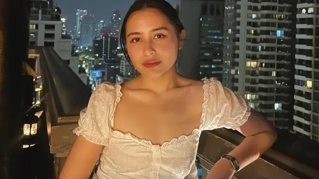 Potret Prilly Latuconsina Dinner di Thailand, Cantik Memesona dengan Makeup Minimalis (credit: https://www.instagram.com/prillylatuconsina96/)
