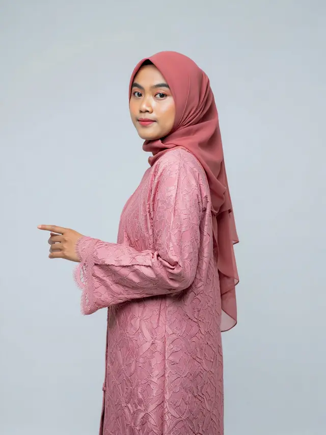 Model Gamis Brokat Ibu-Ibu Terbaru