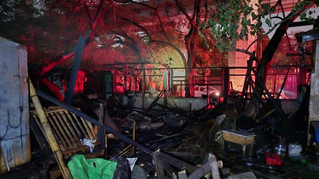 Fakta Unik Kebakaran Penjaringan: Kerugian Capai Rp50 Juta Diduga Akibat Fenomena Listrik di Meteran!