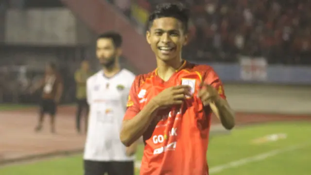 Persis Solo