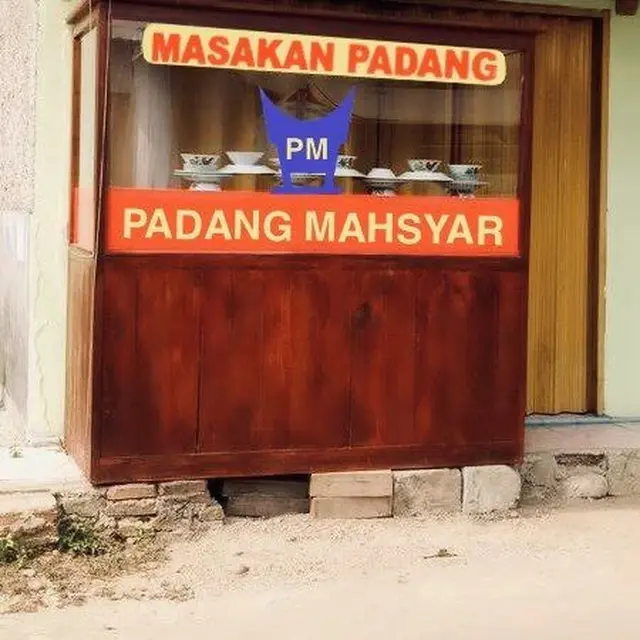6 Nama Warung Nasi Padang Ini Nyeleneh, Ciri Khasnya Jadi Hilang